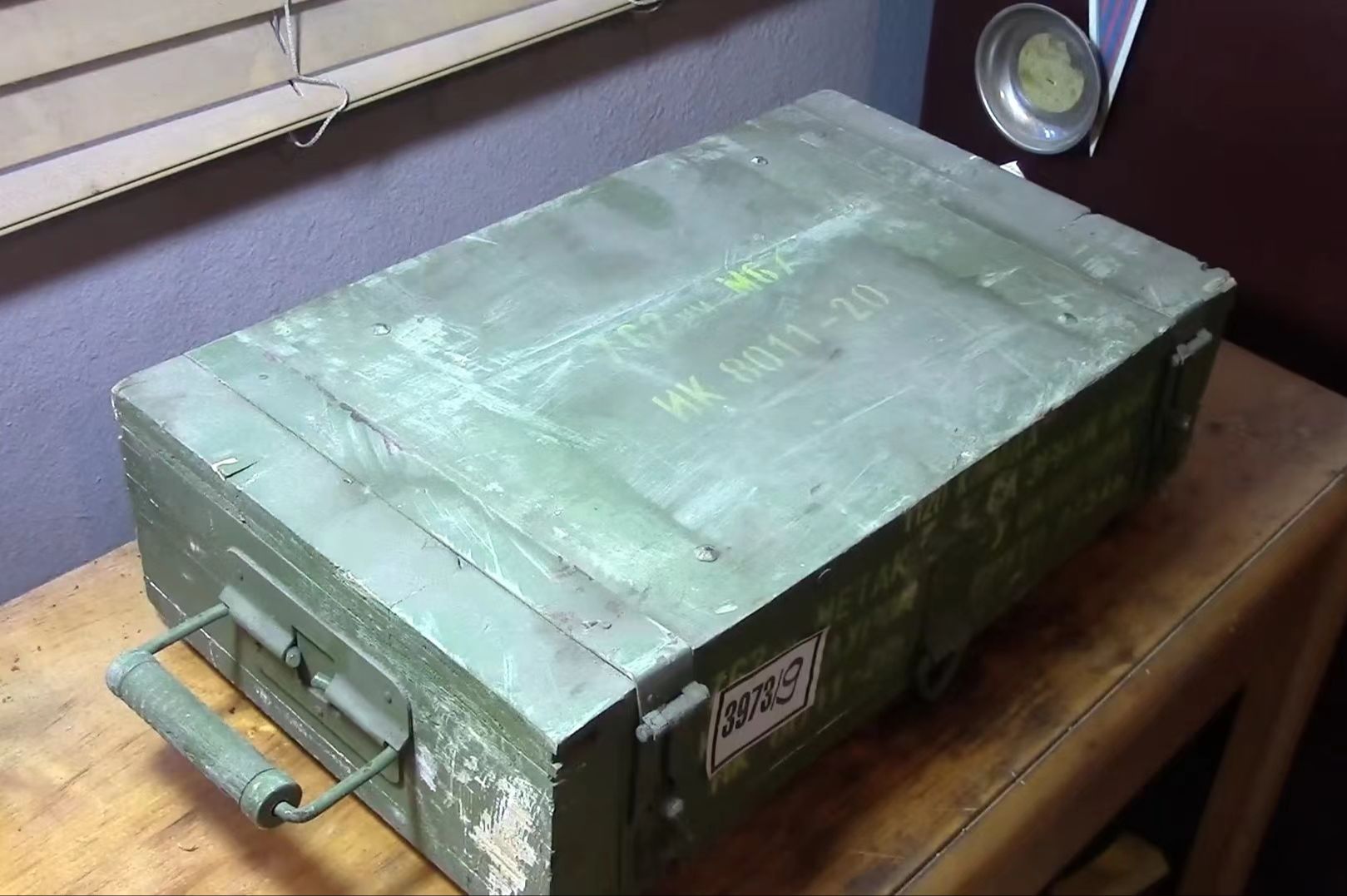 开箱53年前生产的m67弹药箱