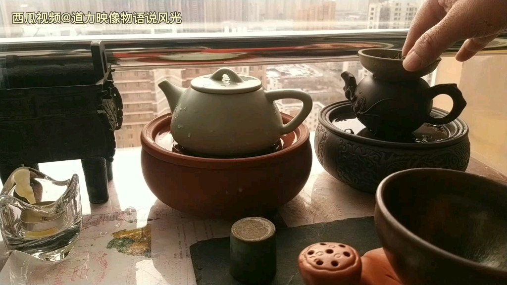 喝茶的感觉真好.享受每一次喝茶.汝瓷茶壶温雅,紫砂壶的沉稳.哔哩哔哩bilibili