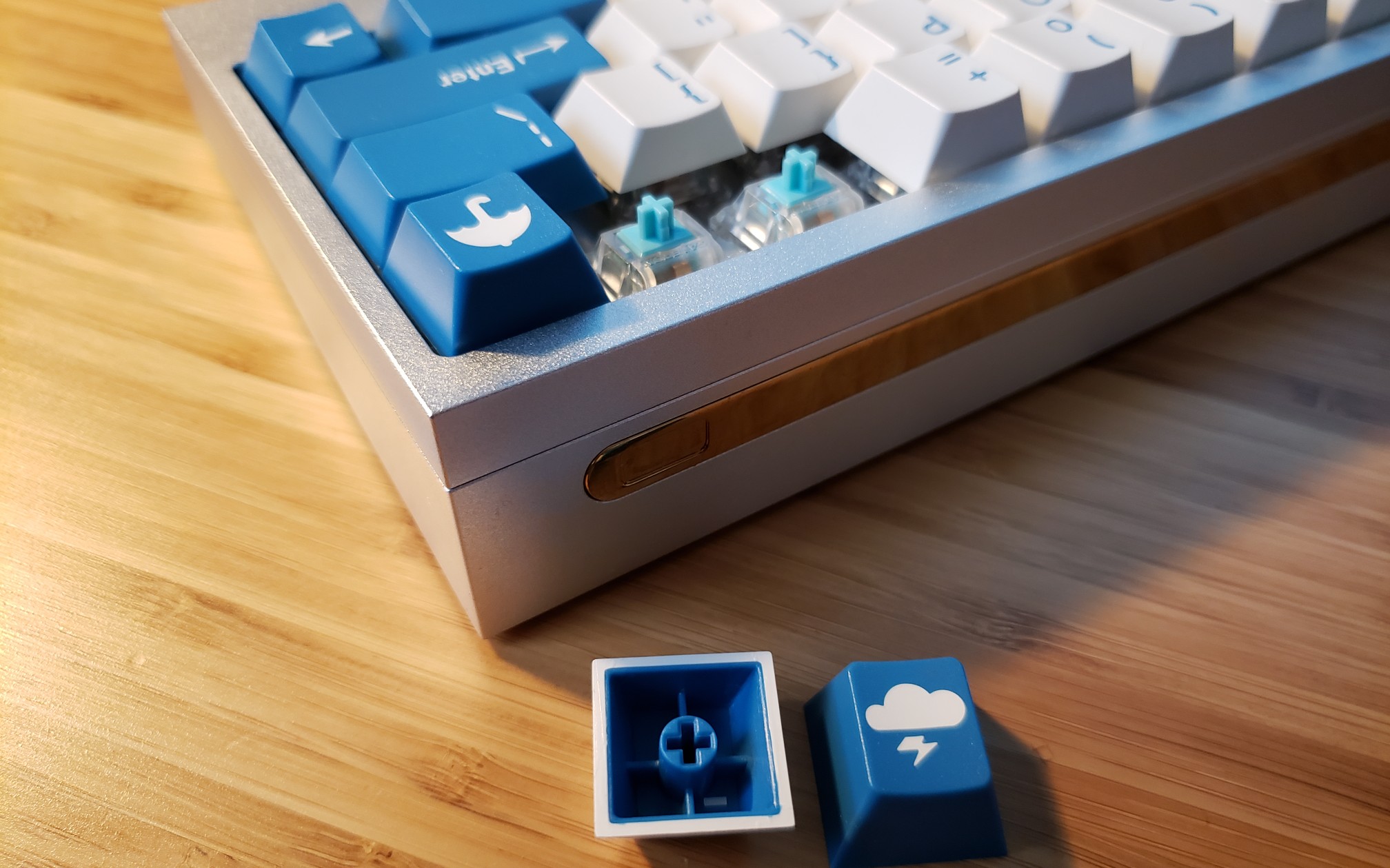 最强线性轴蒂芙尼轴重制,当蒂芙尼遇上abs二色键帽会有怎样的打字声音