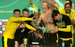 Video herunterladen: 【BVB】介于幼儿园和动物园之间（20210513VS莱比锡 德国杯）