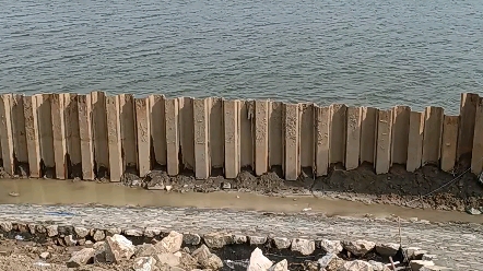 专程到新子牙河岸边来看看溶洞是个啥样子