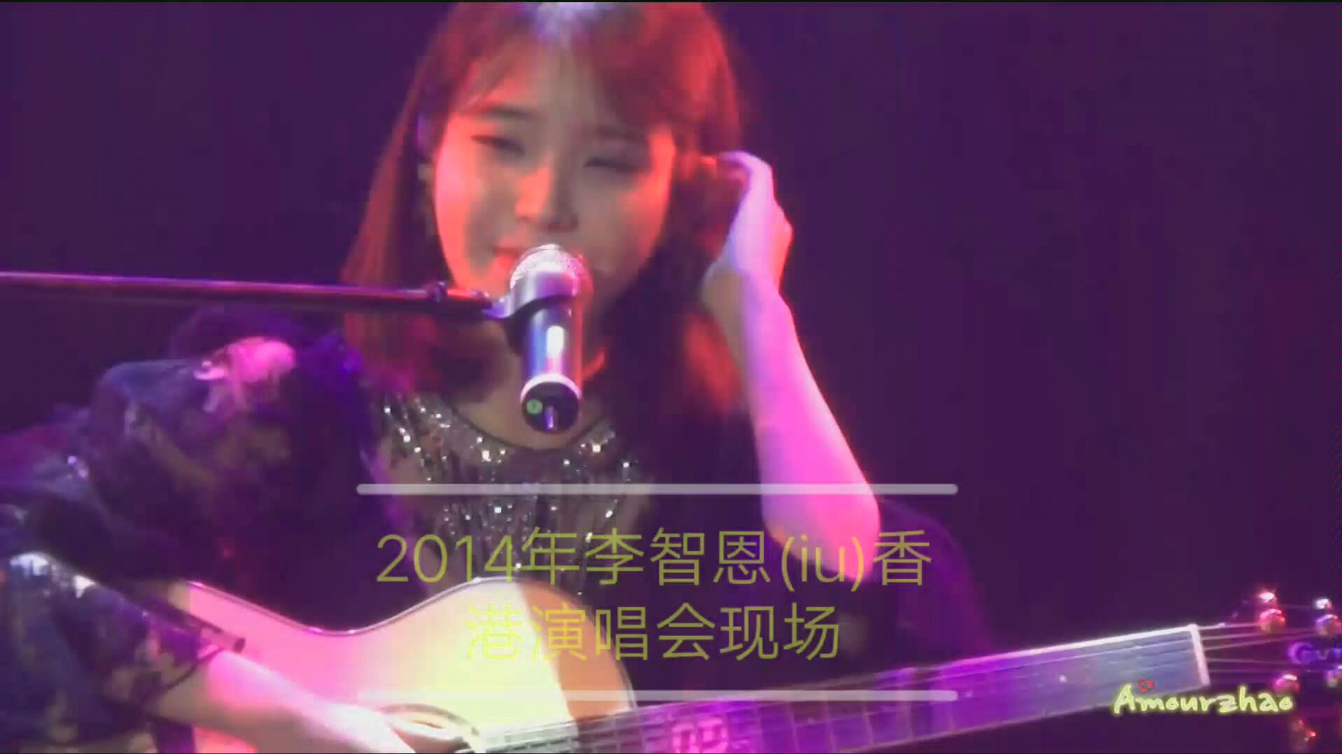 [图]李智恩(iu)在2014年香港开演唱会演唱挥着翅膀的女孩现场，虽然有瑕疵，但是唱的很好了，为你点赞鼓掌鼓励。