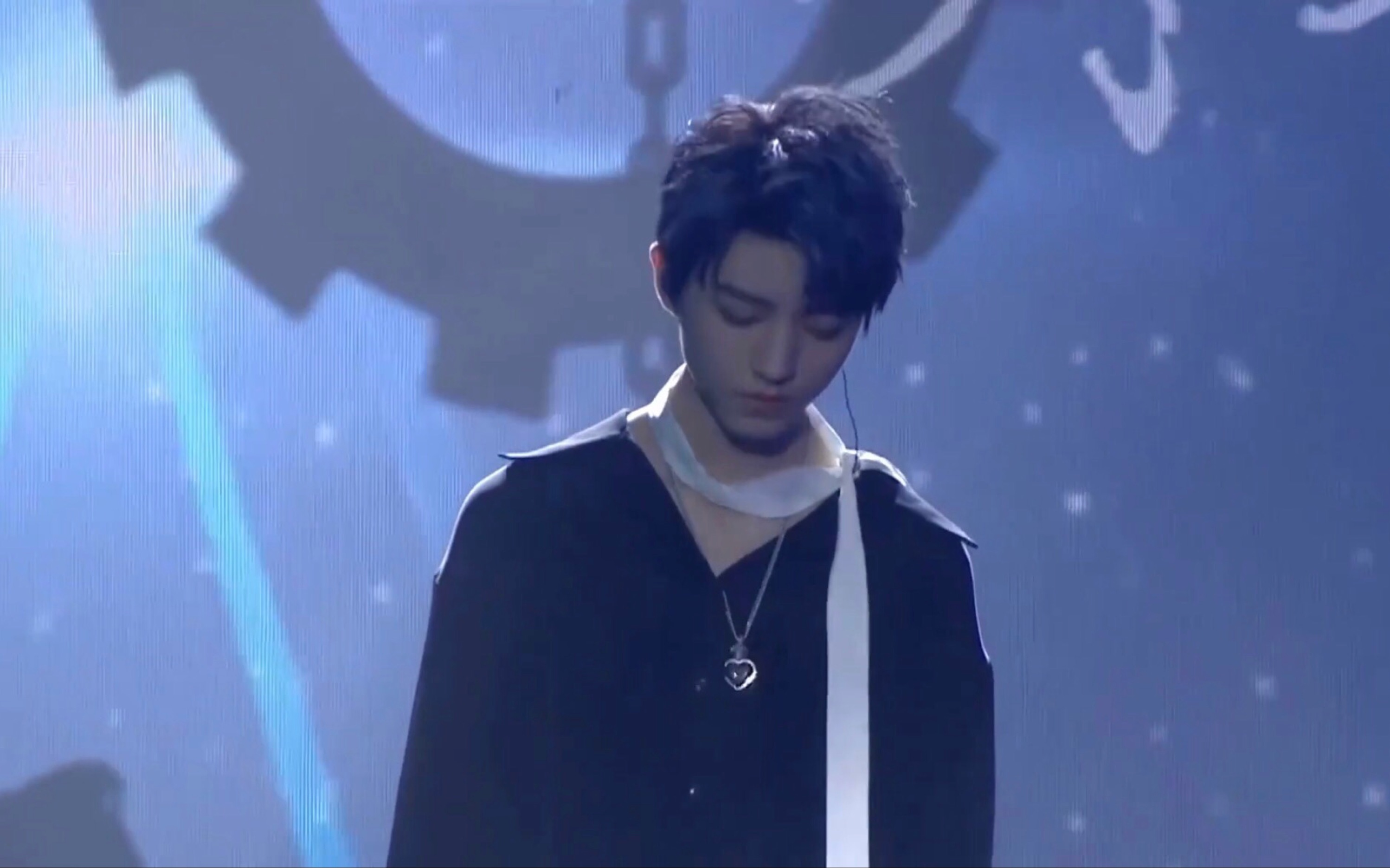 【 王俊凯 】 演唱会《意外》《水星记》《爱什么稀罕》