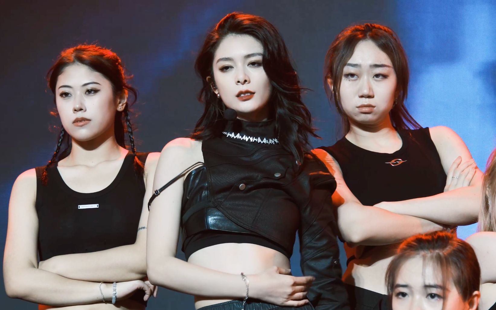 【傅菁】《硝烟四起》舞台4k直拍,不听话的肩带立大功(不是)丨go for