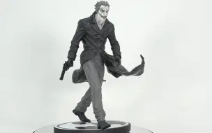 Download Video: 小丑 The Joker Black and White Statue