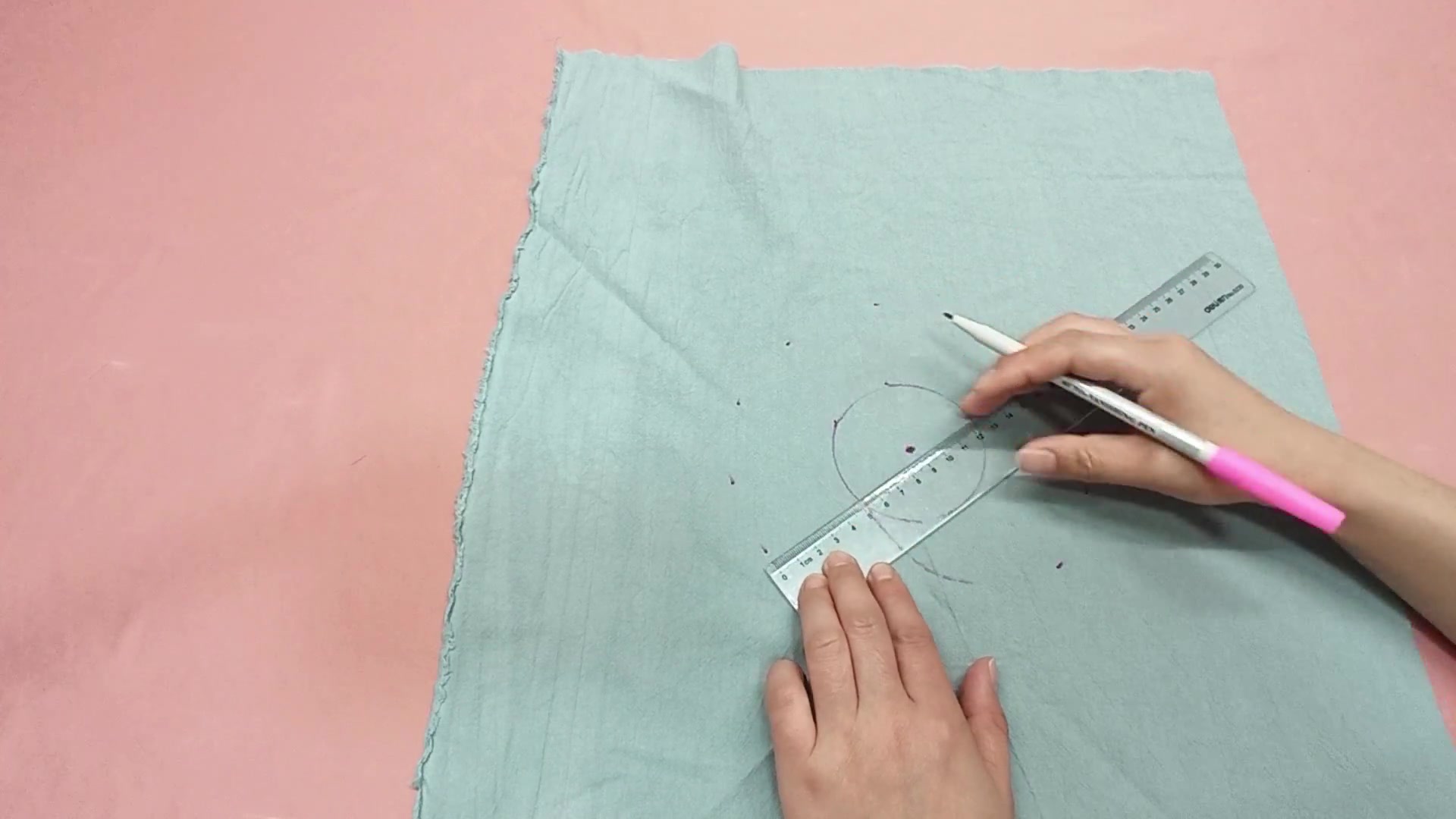 荷叶边裁剪技巧教你用最简单的方法裁出漂亮的荷叶边