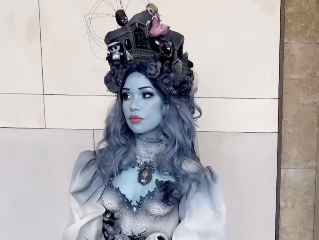 小姐姐将从二手店淘来的婚纱改成僵尸新娘服
