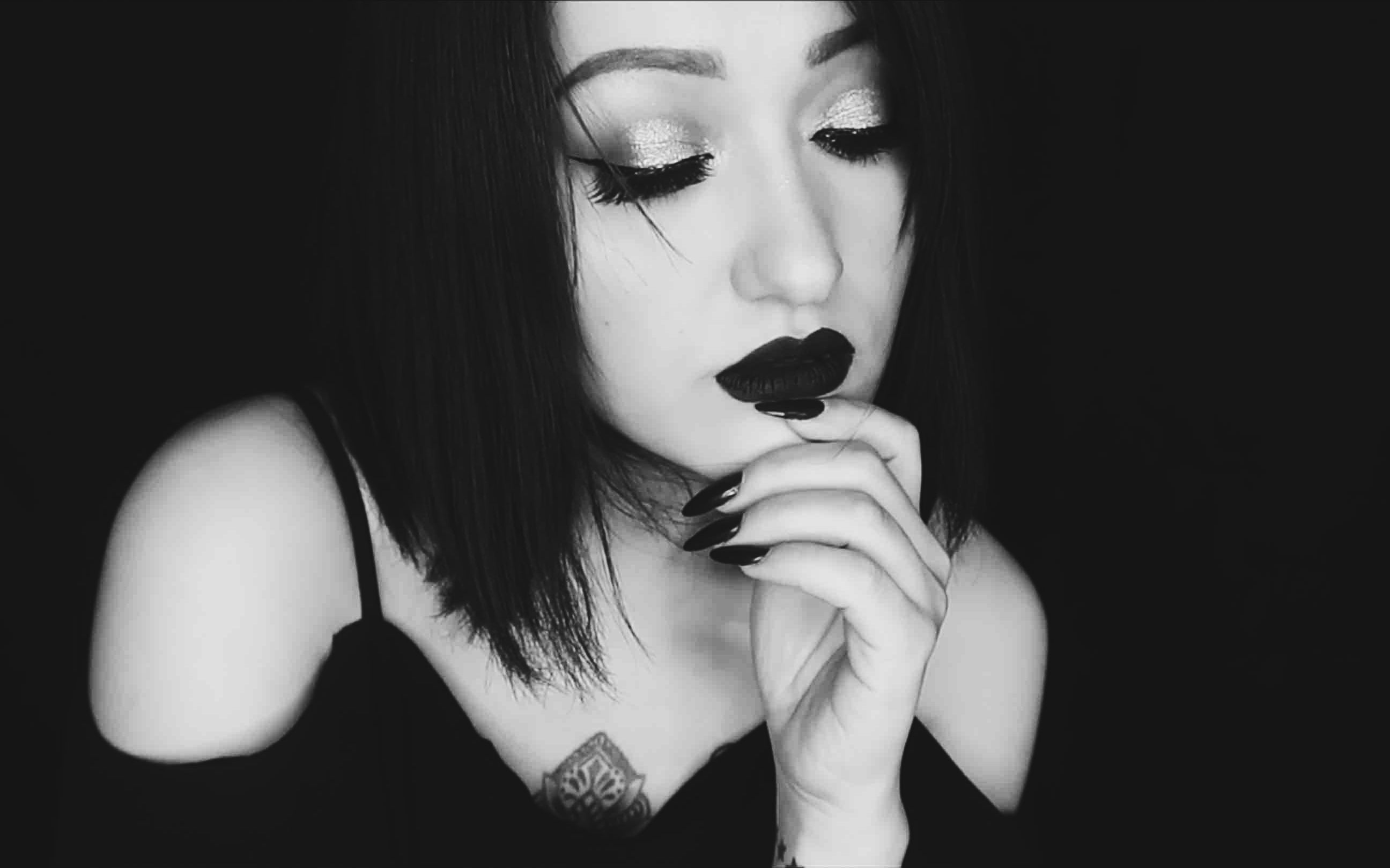 【爱普罗西】暗黑系女孩丧人丧妆分享|网红国货真的好用吗?