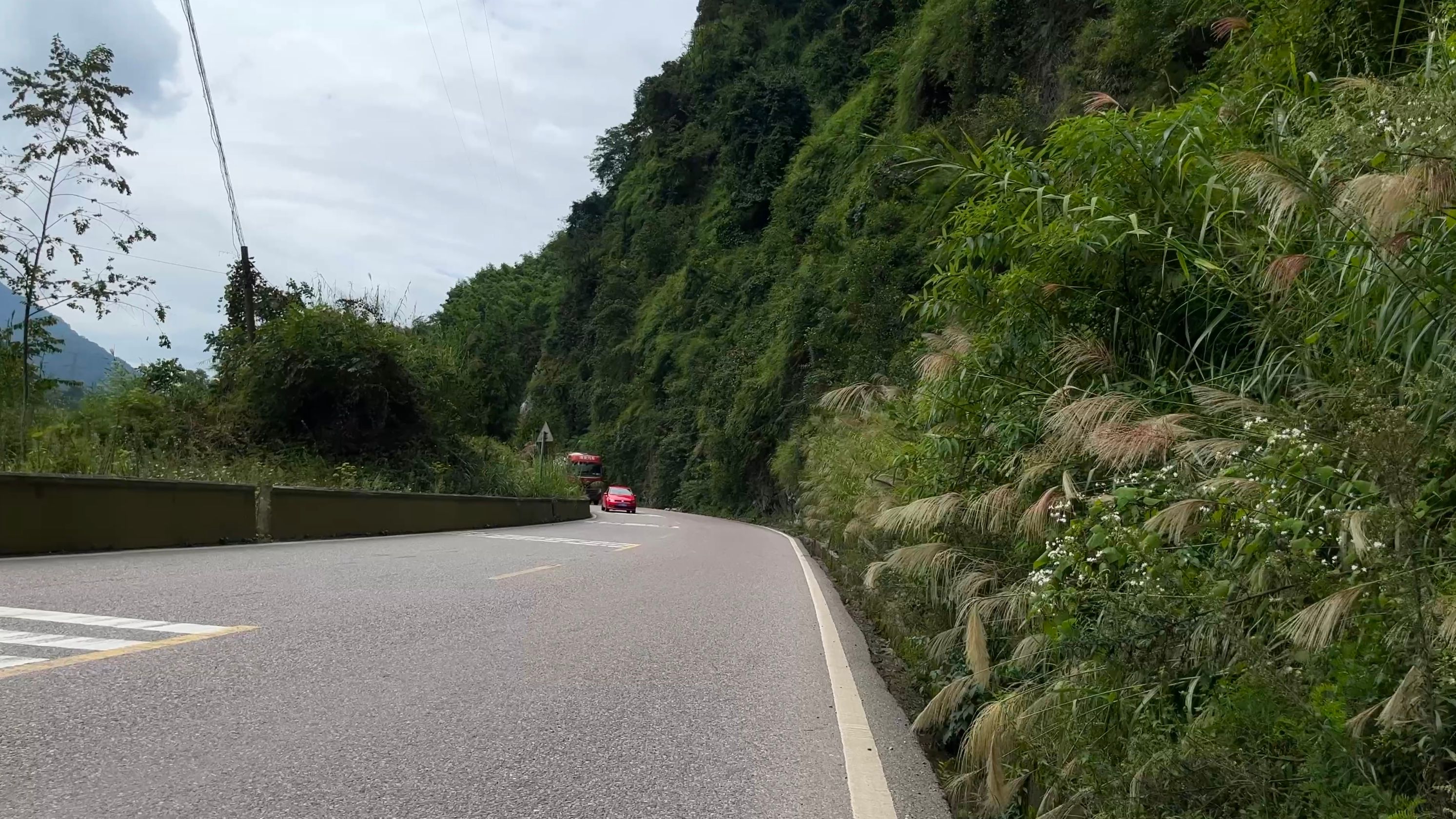 s3ep1098 骑行 四川省 雅安 g318 海拔 883米 天全县 爬坡 下陡坡