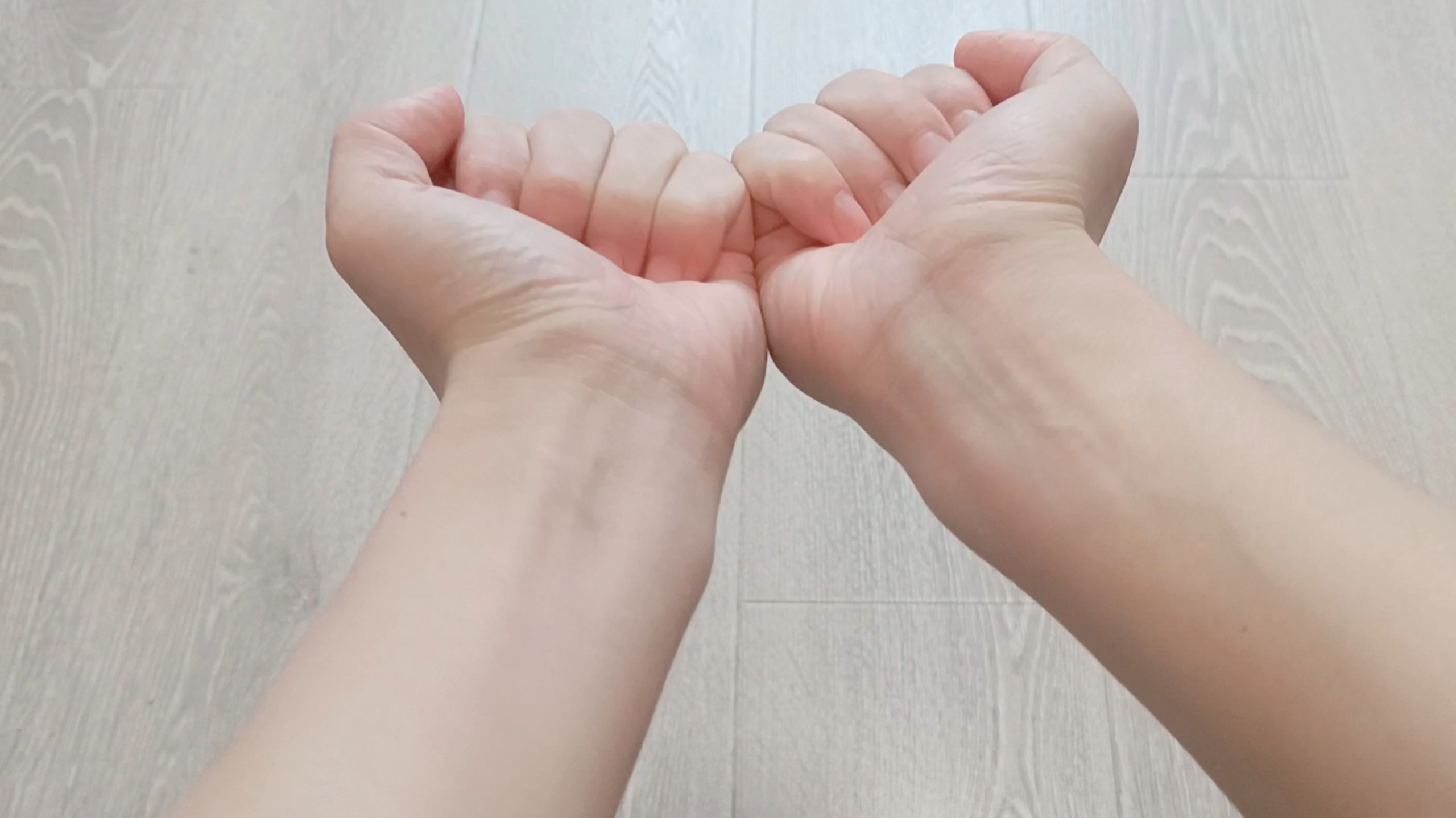 手上有个“亮眼穴”，每次100下，眼睛不累不花很舒服
