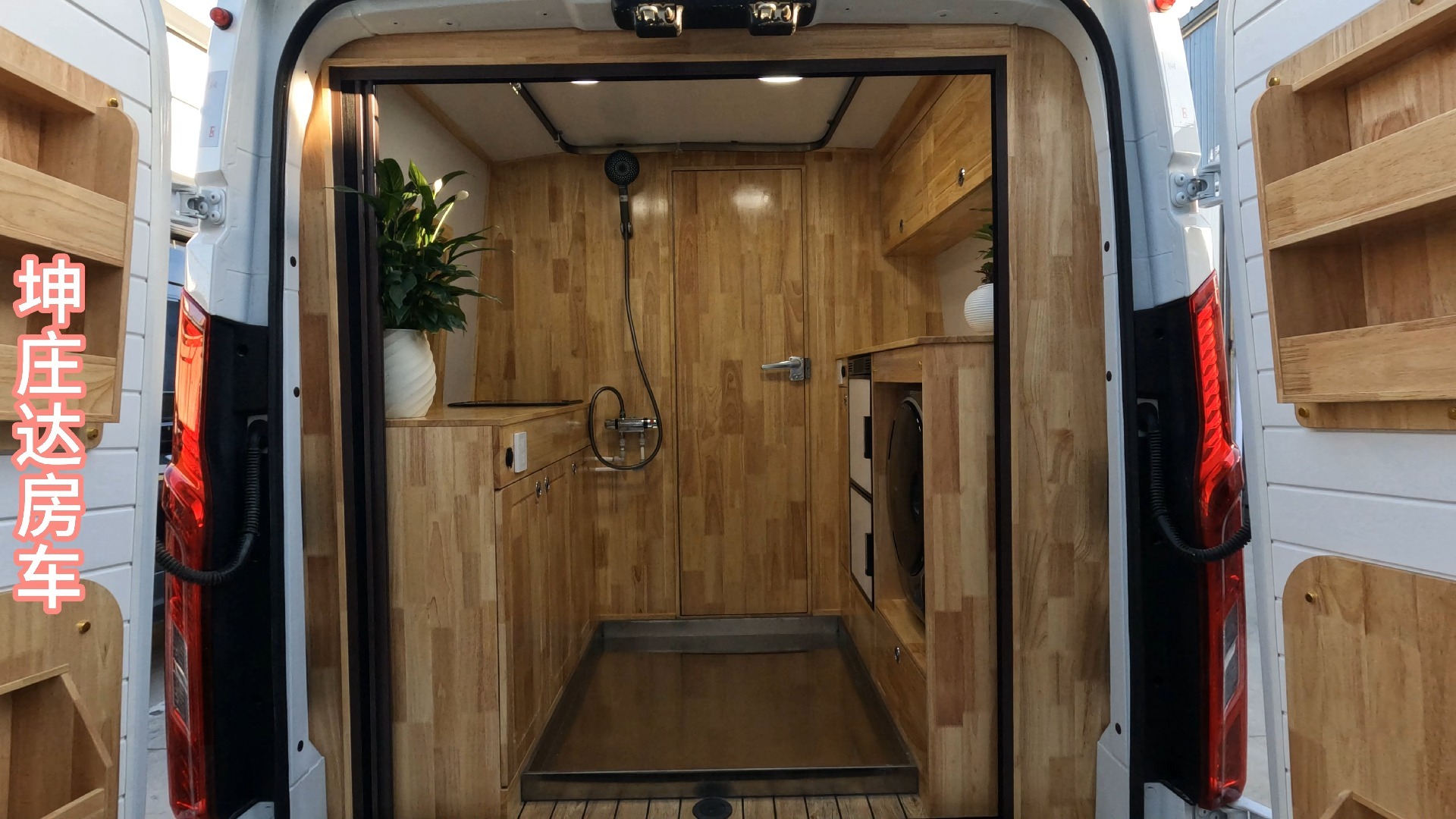 大通v90成品房车,后置厨卫经典布局,供大家参考