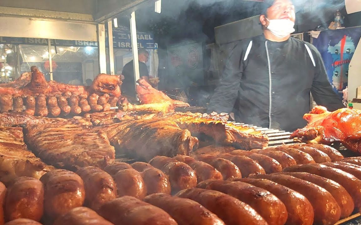 【意大利街头美食】巨大烤肉架上的烤肉,还有芝士奶酪轮意面.哔哩哔哩bilibili