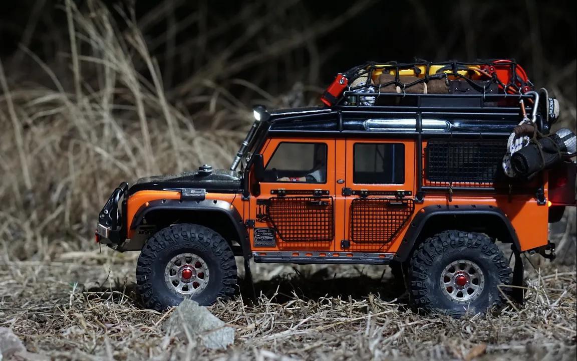 [图]Traxxas TRX4 Defender late at night in the park（路虎卫士夜间行走）