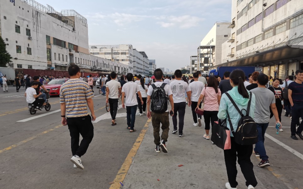 在深圳打工小伙平凡一天,难熬的夜班结束要转班了,上白班感觉太好了!