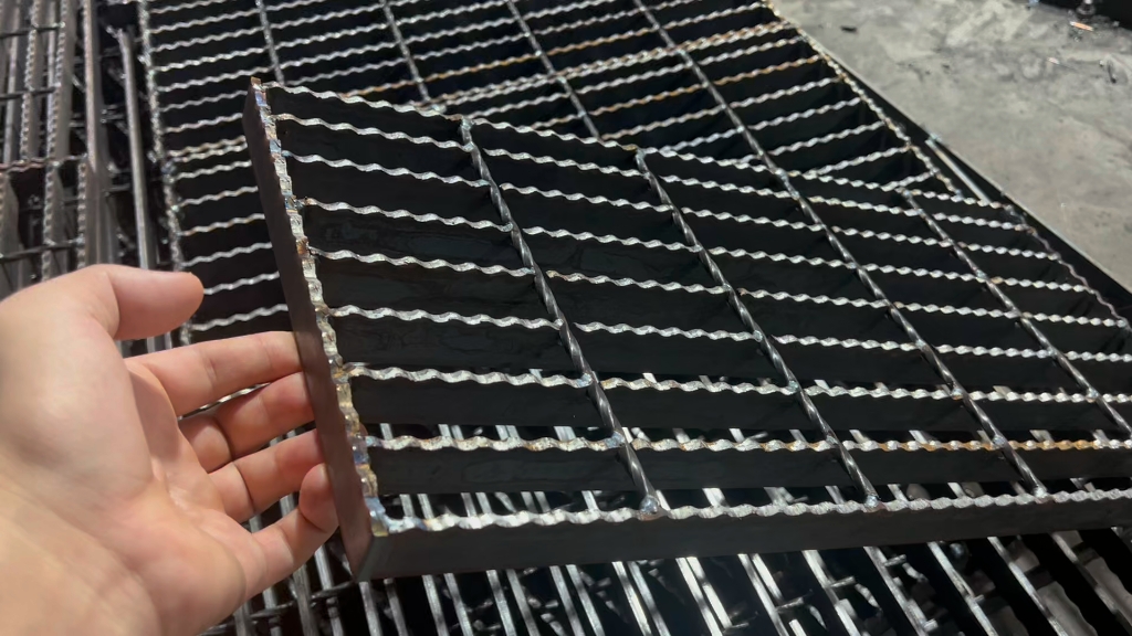 踏步板a钢梯楼梯踏步板a楼梯踏步板厂家