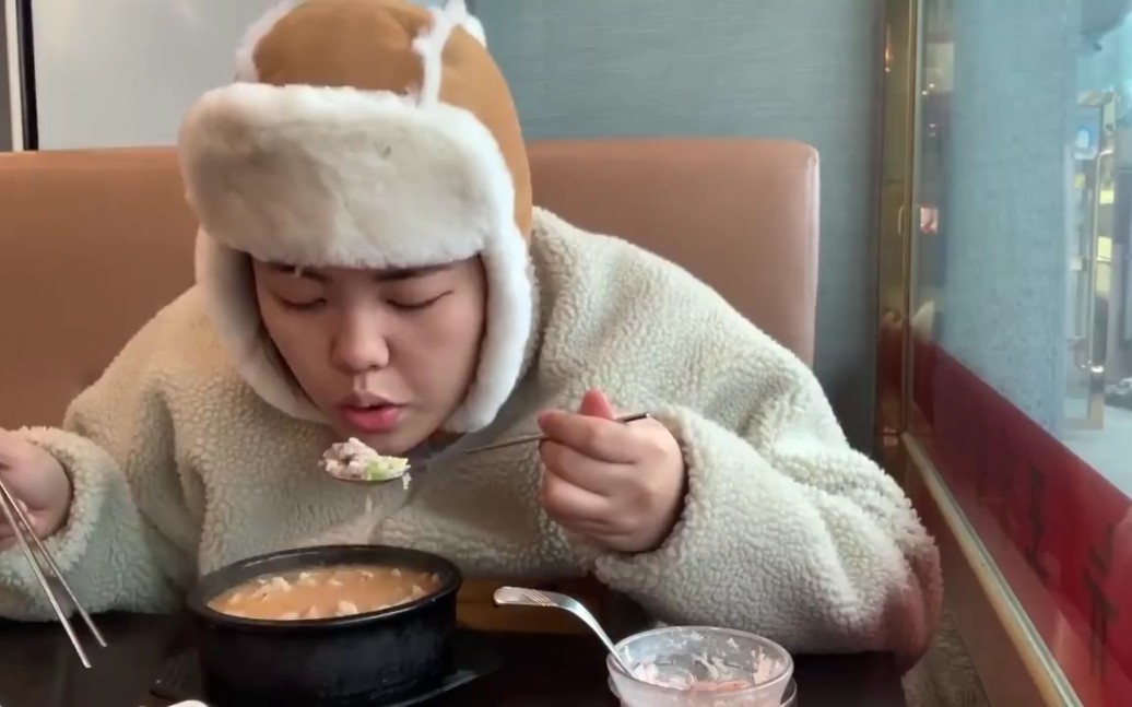 秀彬吃播-寒冷的冬天来份热乎乎的猪杂汤饭_哔哩哔哩 (゜-゜)つロ