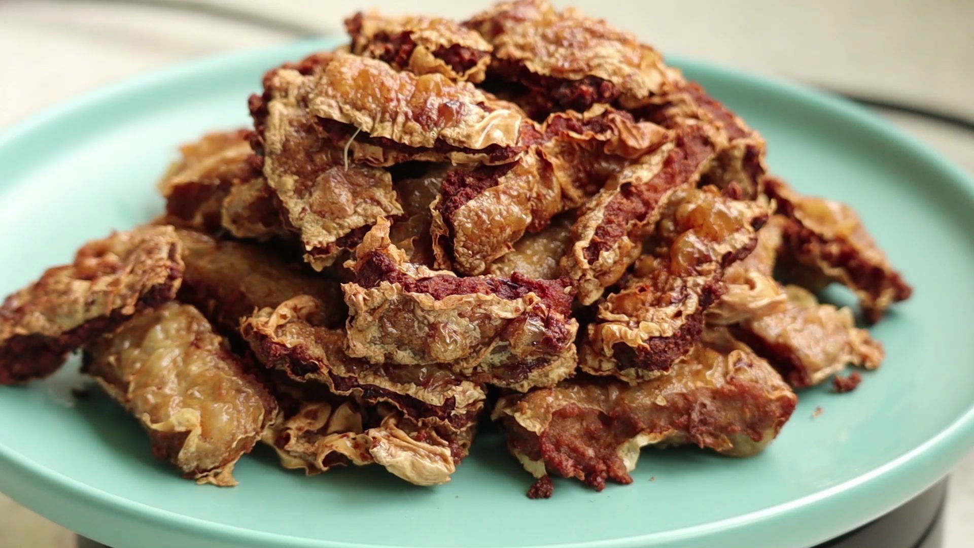 炸松肉-油豆皮的酥和牛肉土豆馅的嫩相得益彰_哔