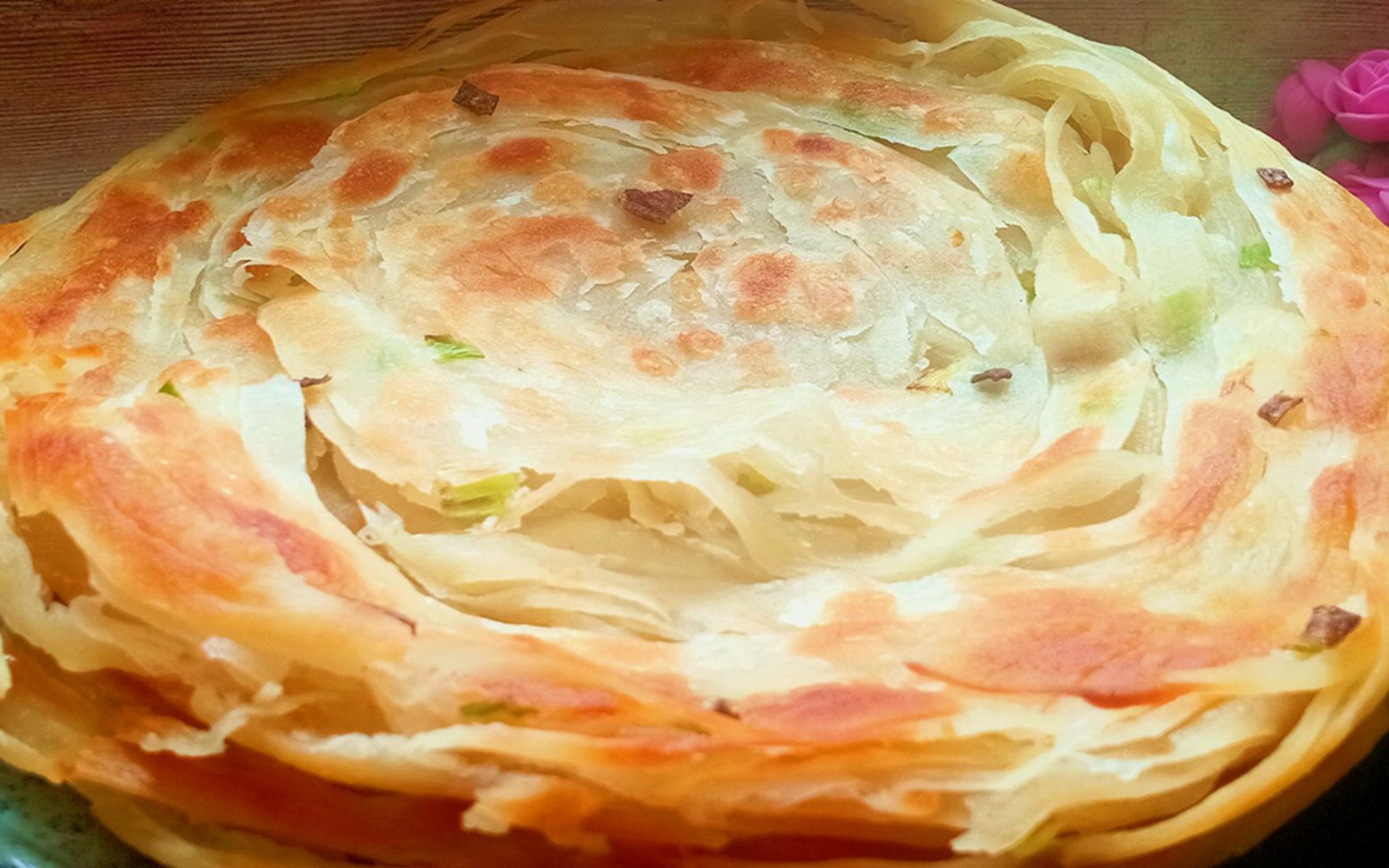 东北特色手撕葱花饼,真的是全是小薄层,而且柔软劲道,葱香浓郁