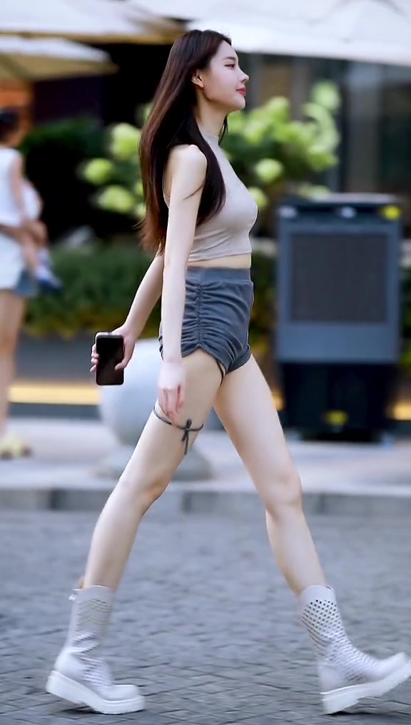 dpavywu29这小姐姐腿也长的太过分了吧,现实中应该很难遇到吧 #大长腿