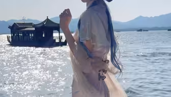 你以为coser很体面吗，你看看她敢拍背面吗
