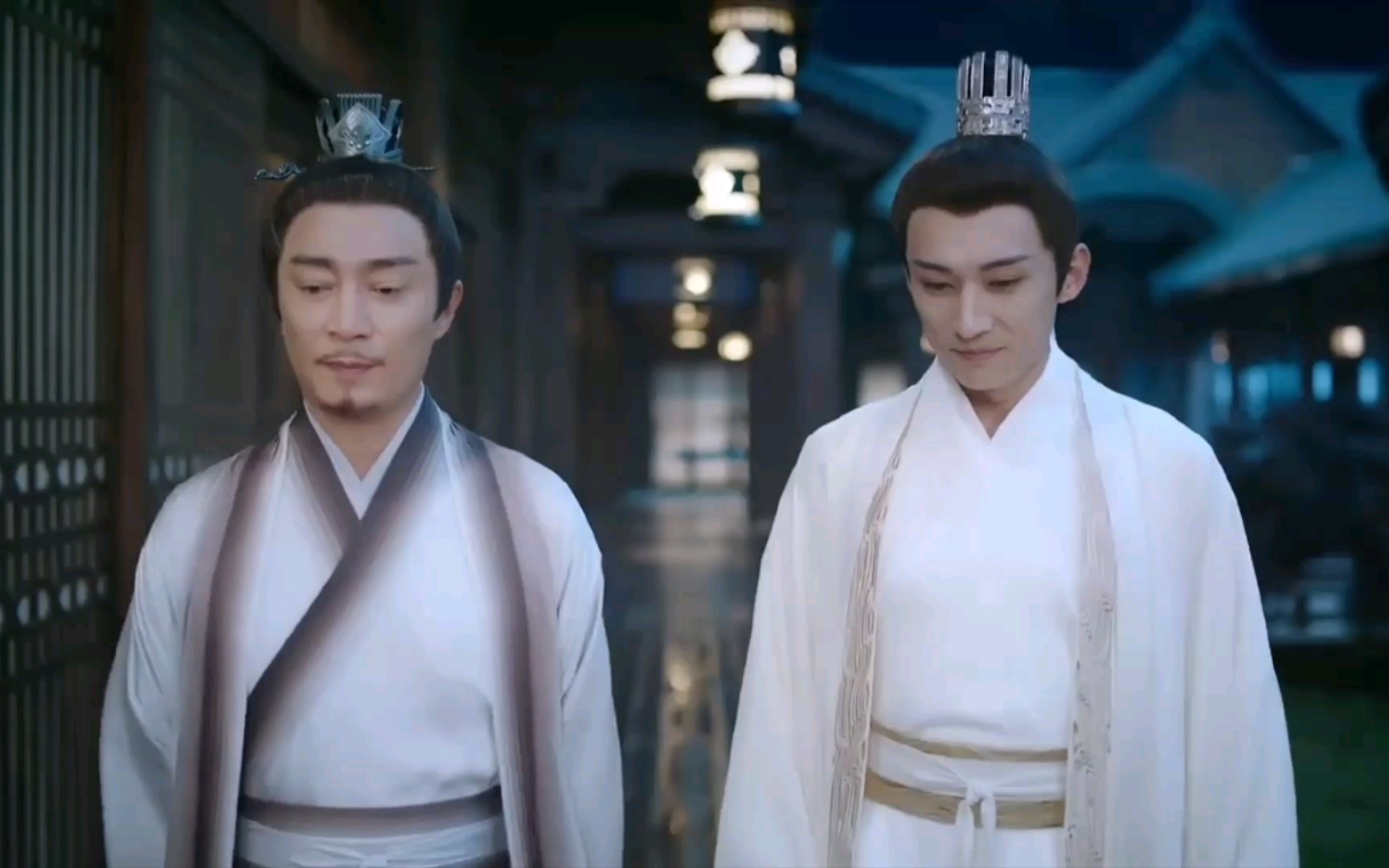 白衣昊辰仙气飘渺宛若回到天上的柏麟帝君,褚磊掌门表示少阳派年轻