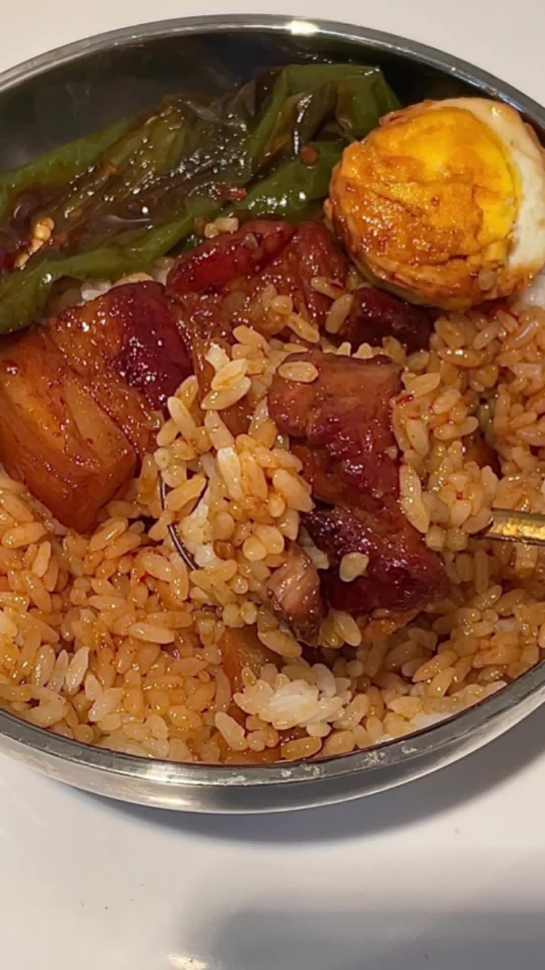 把子肉盖饭,浇上汤汁拌米饭一绝!