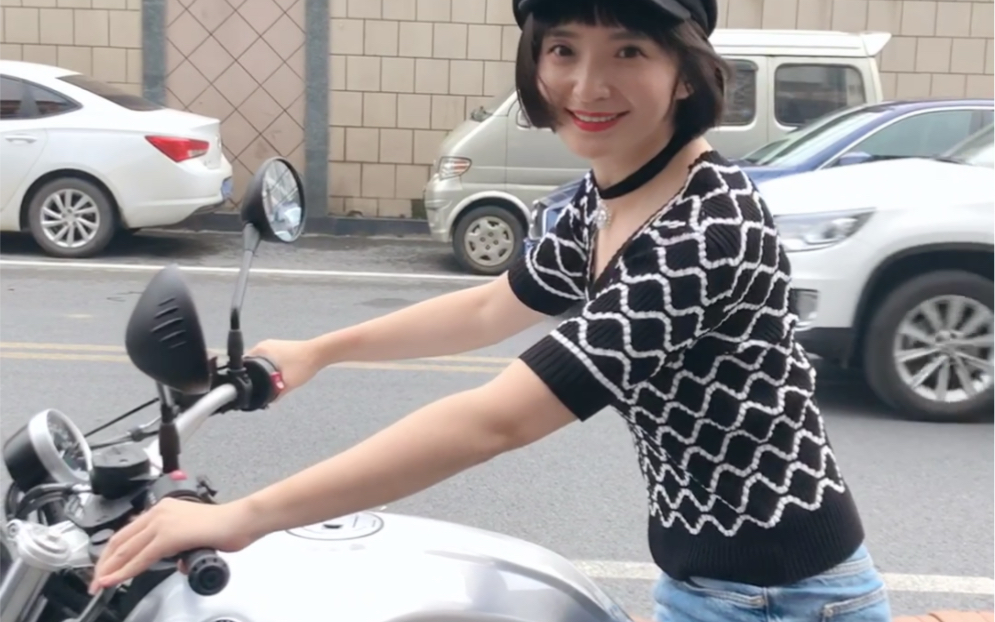 女骑士阮阮 宝马拿铁大变活人