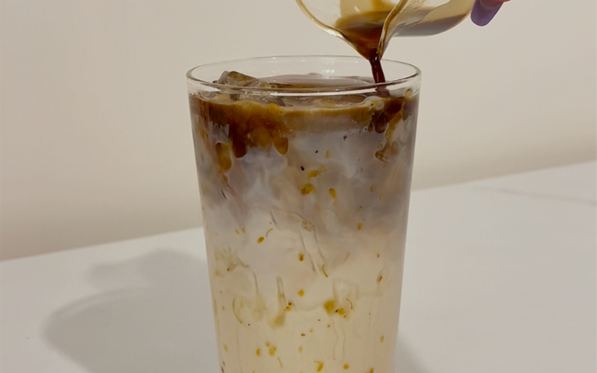 桂花乌龙拿铁!保温杯是秋天的魅力!谁懂!