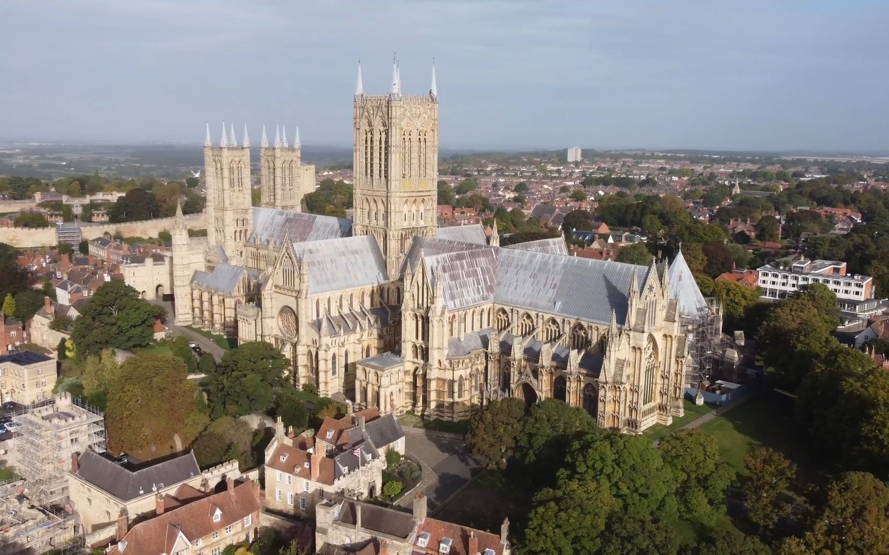 英国哥特式建筑的典范:林肯大教堂