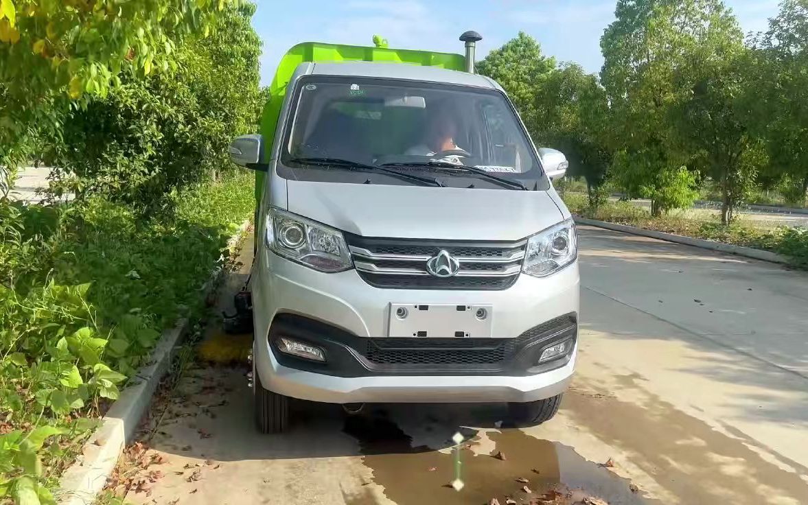 国六蓝牌小型汽油版长安扫路车