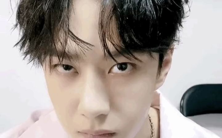 uniq-王一博 从小到大挑眉大合集～ #王一博挑眉杀 #又a又奶 #这谁顶