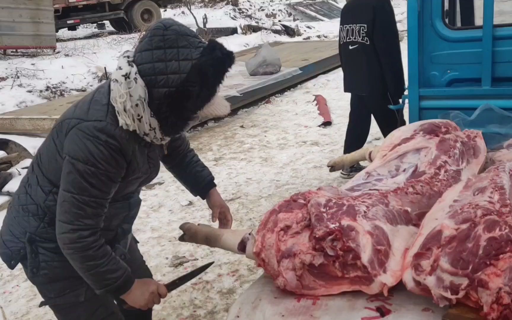 这个吃铁的玩意儿,废铁到这就到家了!小喜子在里边捣鼓了一天!