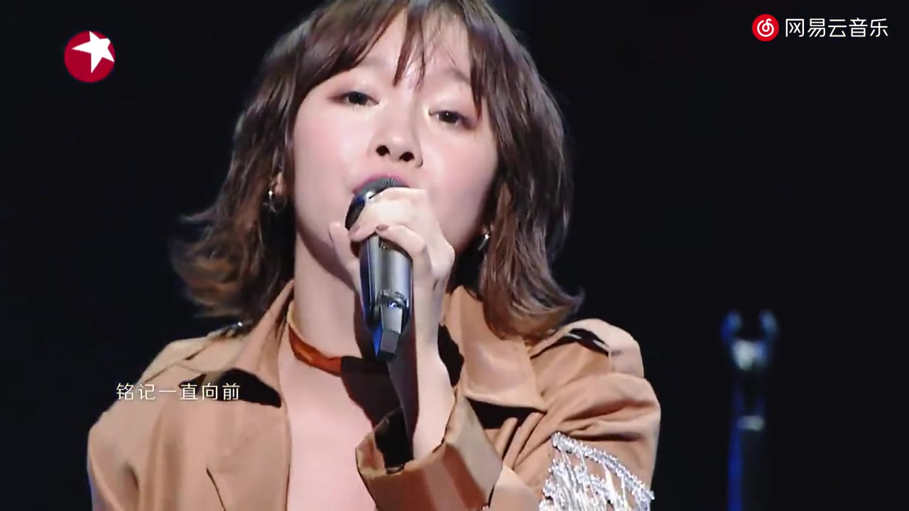 陈乐一中日语混唱火影主题曲《青鸟》,舞台感超棒了!