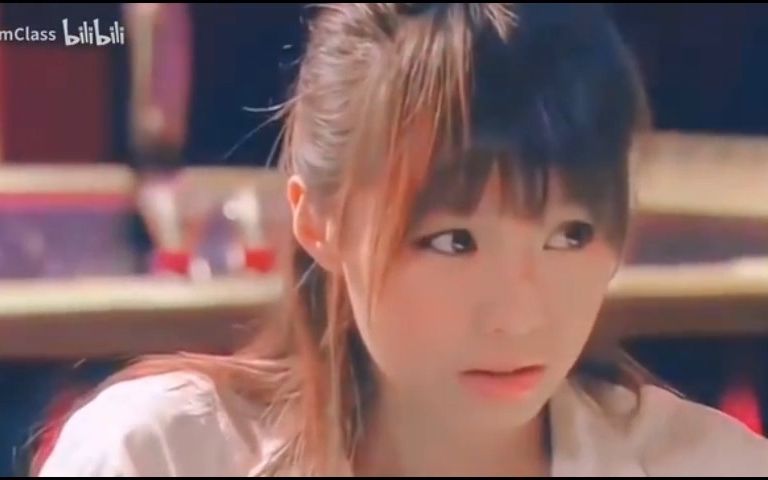 【爱情公寓服务员酒保居然也下海拍"大片"!