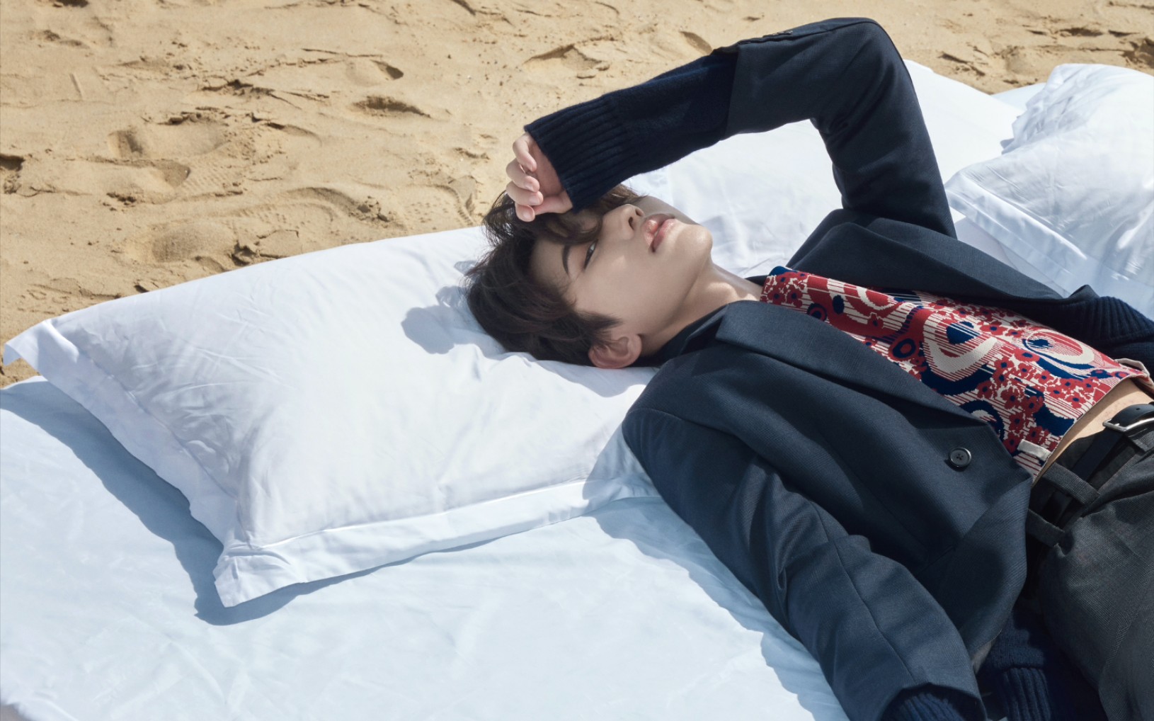 【蔡徐坤&gq盛典cut 饭拍】这是什么婚礼现场,这次直接把床搬到了沙滩