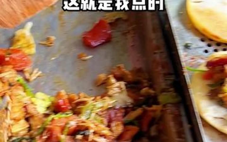 炸串卷饼怎么能少的了潍坊!这家店开了24年~我还解锁了炸串汉堡!哔哩哔哩bilibili