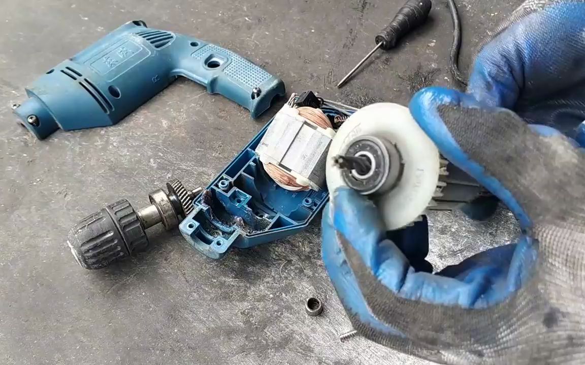 100来块的电钻更换一个转子和一个齿轮,觉得还有必要修吗?