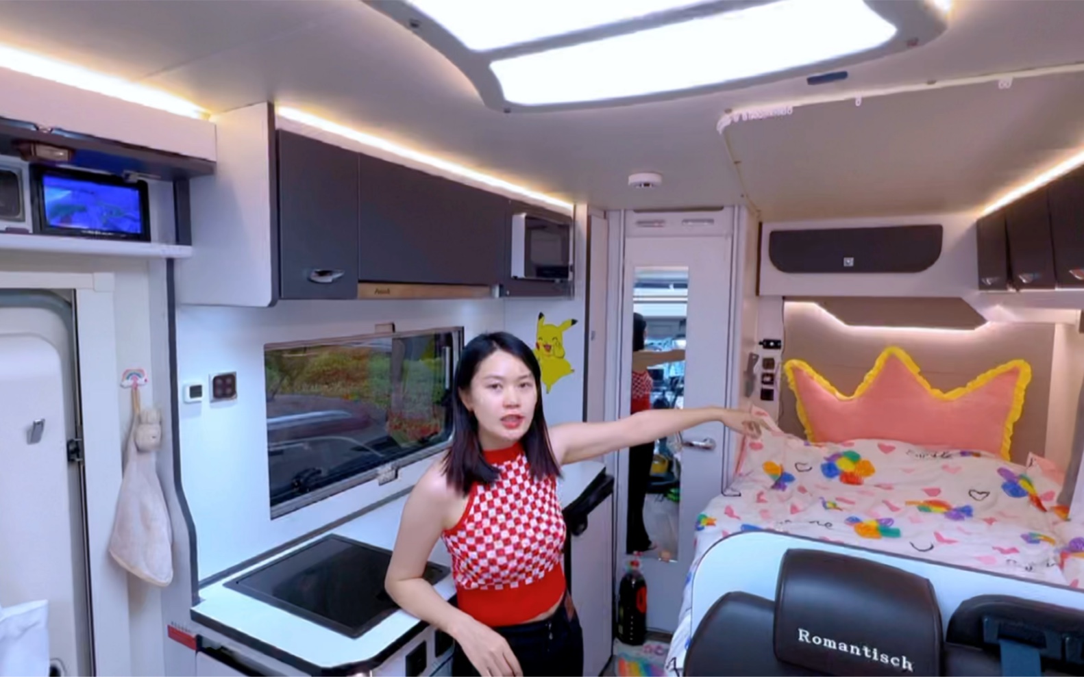 二姐又换房车啦?