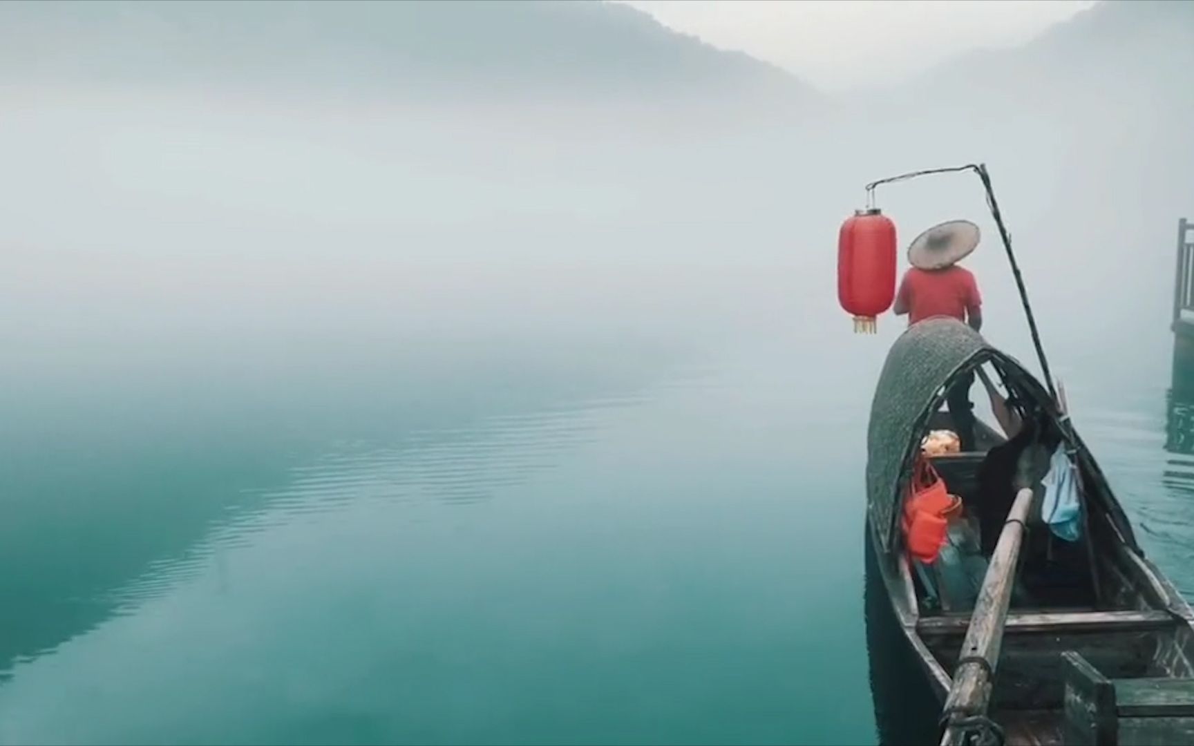 [图]“薄雾轻烟绕青山，一蓑烟雨一孤舟"