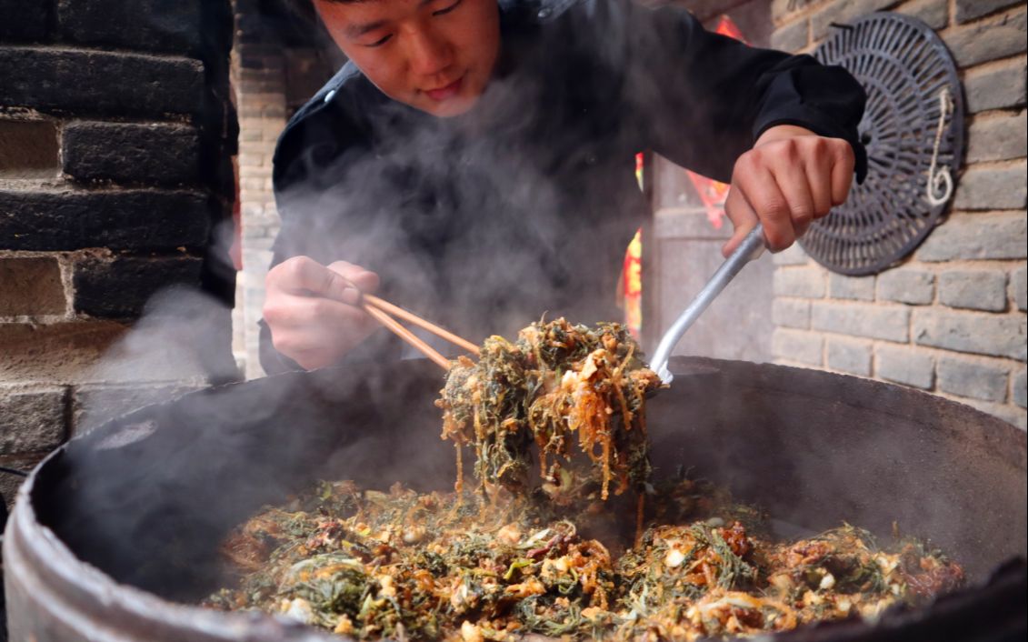 [图]这种野菜你吃过吗？比肉还贵，农村小伙一次蒸一大锅，看饿了