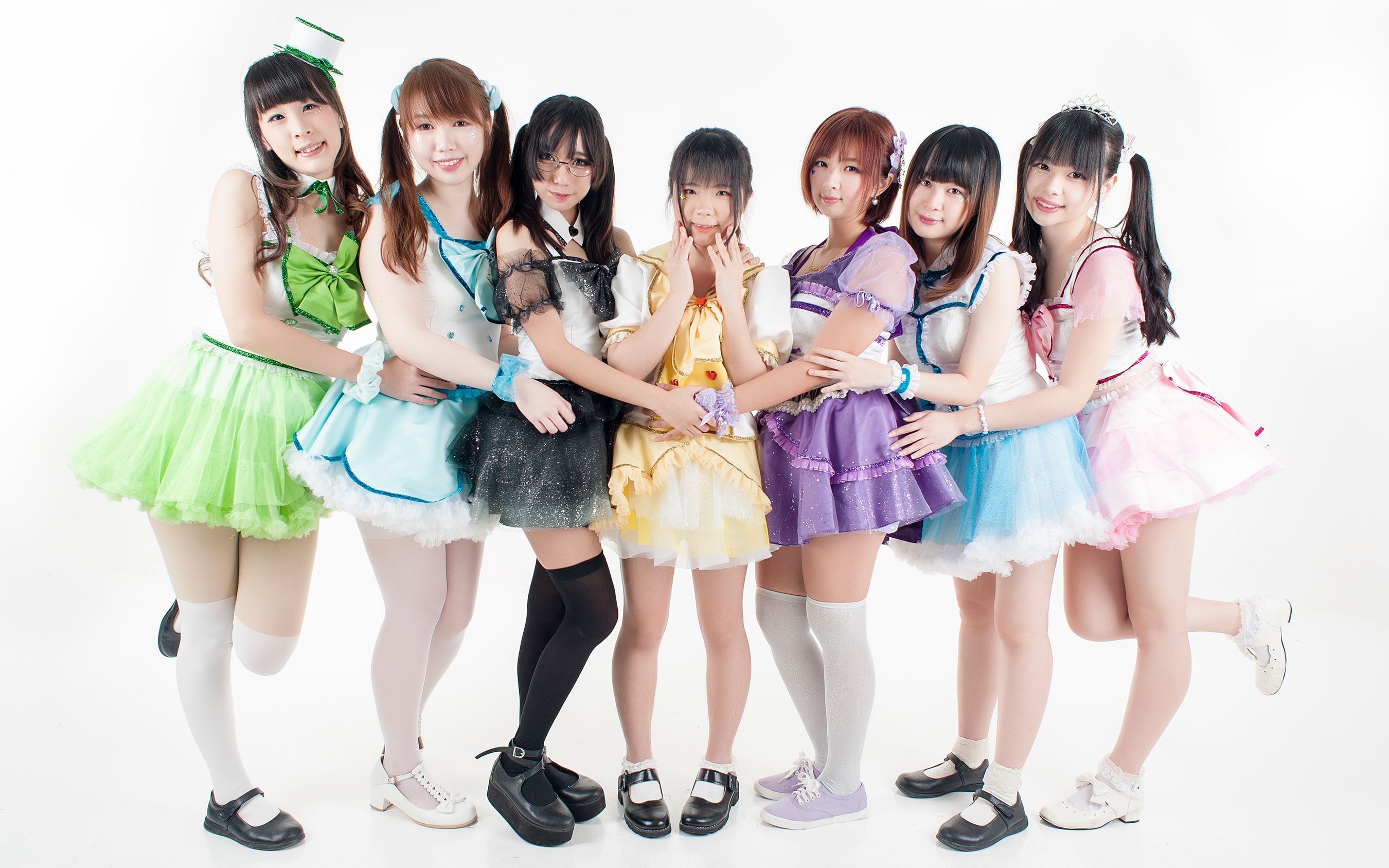 喜欢唱歌还有跳舞, 也是跳团红担.