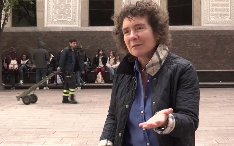 Jeanette Winterson “I believe in human beings...“ 珍妮特 温特森 ”我相信人性...“哔哩哔哩bilibili