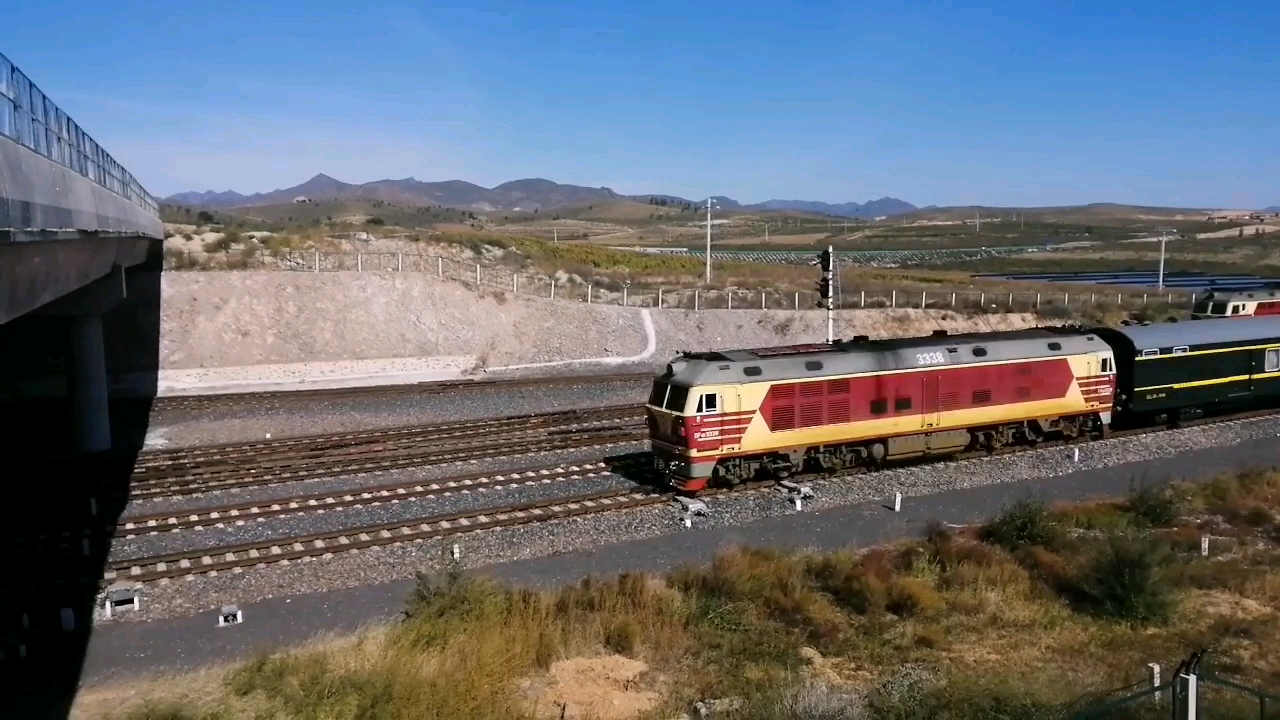 集通线920大板站拍车草原列到站k995开车