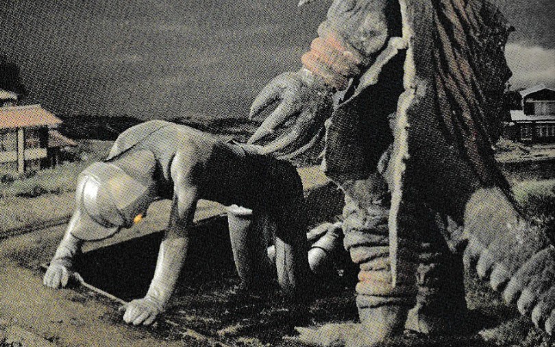 《因贝达的移居作战!》镜子超人vs黑暗怪兽夏德蒙斯.