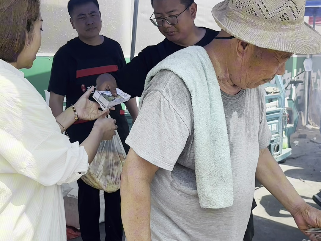 赵大爷好忙好忙… 繁忙之中,也别忘了诗和远方~ 红叶柿岩为烧烤人奉上景区门票 助力淄博烧烤,贡献柿岩力量,为淄博荣誉而战!哔哩哔哩bilibili