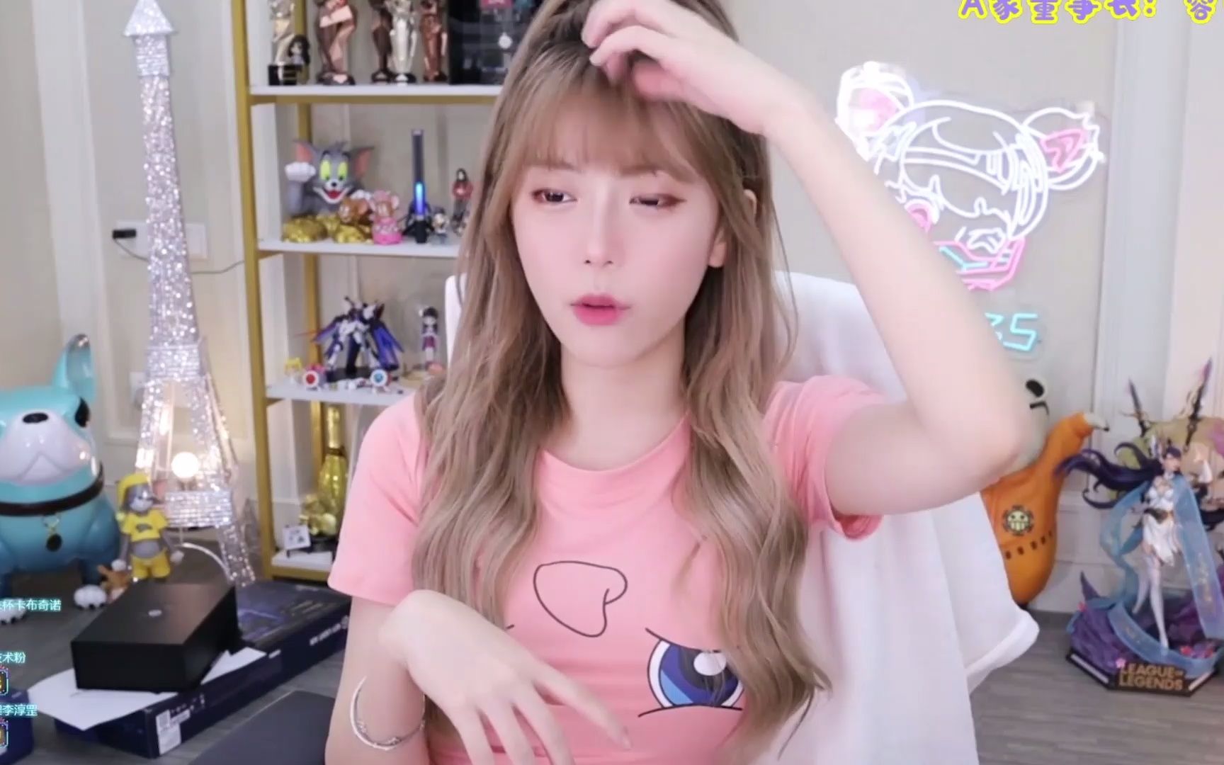 周淑怡吐槽lol手游操作好难,得换个手机贴膜了_哔哩哔哩_bilibili