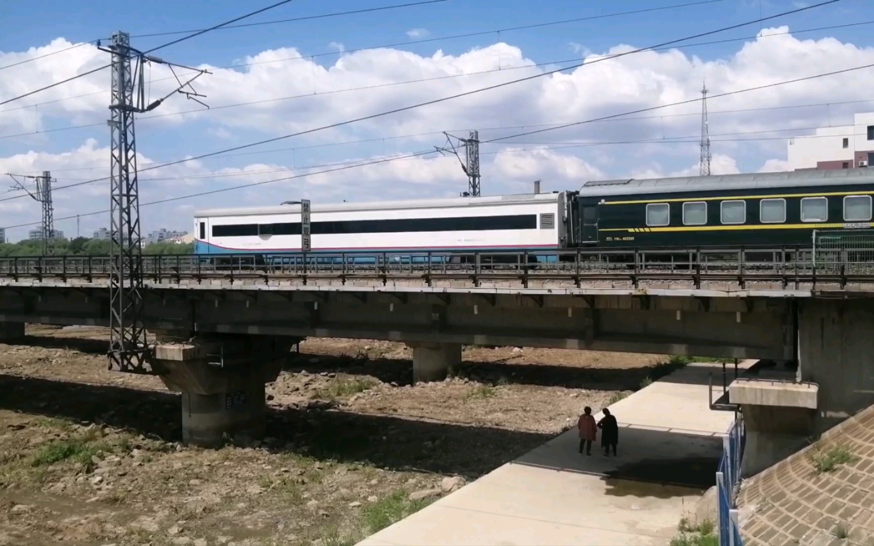 沈山笔记72 【好货】df7c牵引油罐会车k1061重庆—哈尔滨西(附挂wx25t