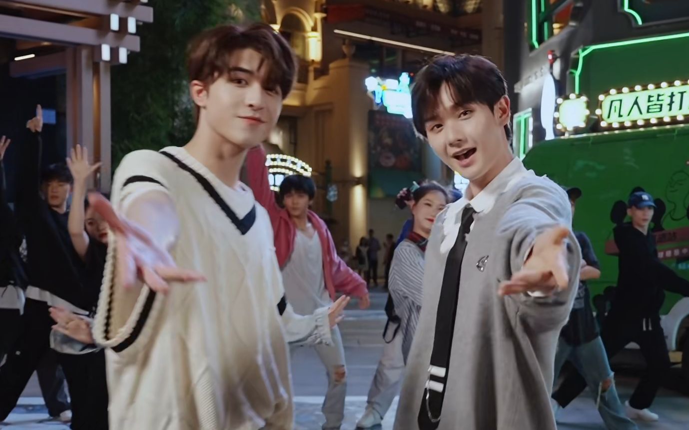 们双语合唱《失恋阵线联盟》《爱要坦荡荡》【into1-高卿尘尹浩宇】