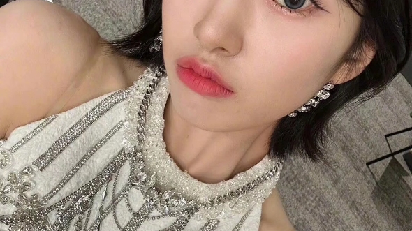 ive安宥真ins更新~