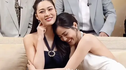 【邝玲玲&OOM】全程贴贴 从未见过哪个女一这么爱女二的！俊夫身上是有甜妹磁吸贴吧～一笑就贴